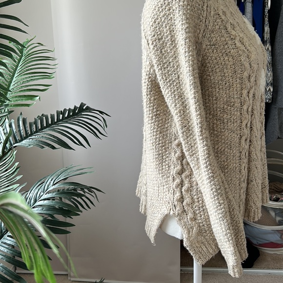 Sweater. - Picture 2 of 8